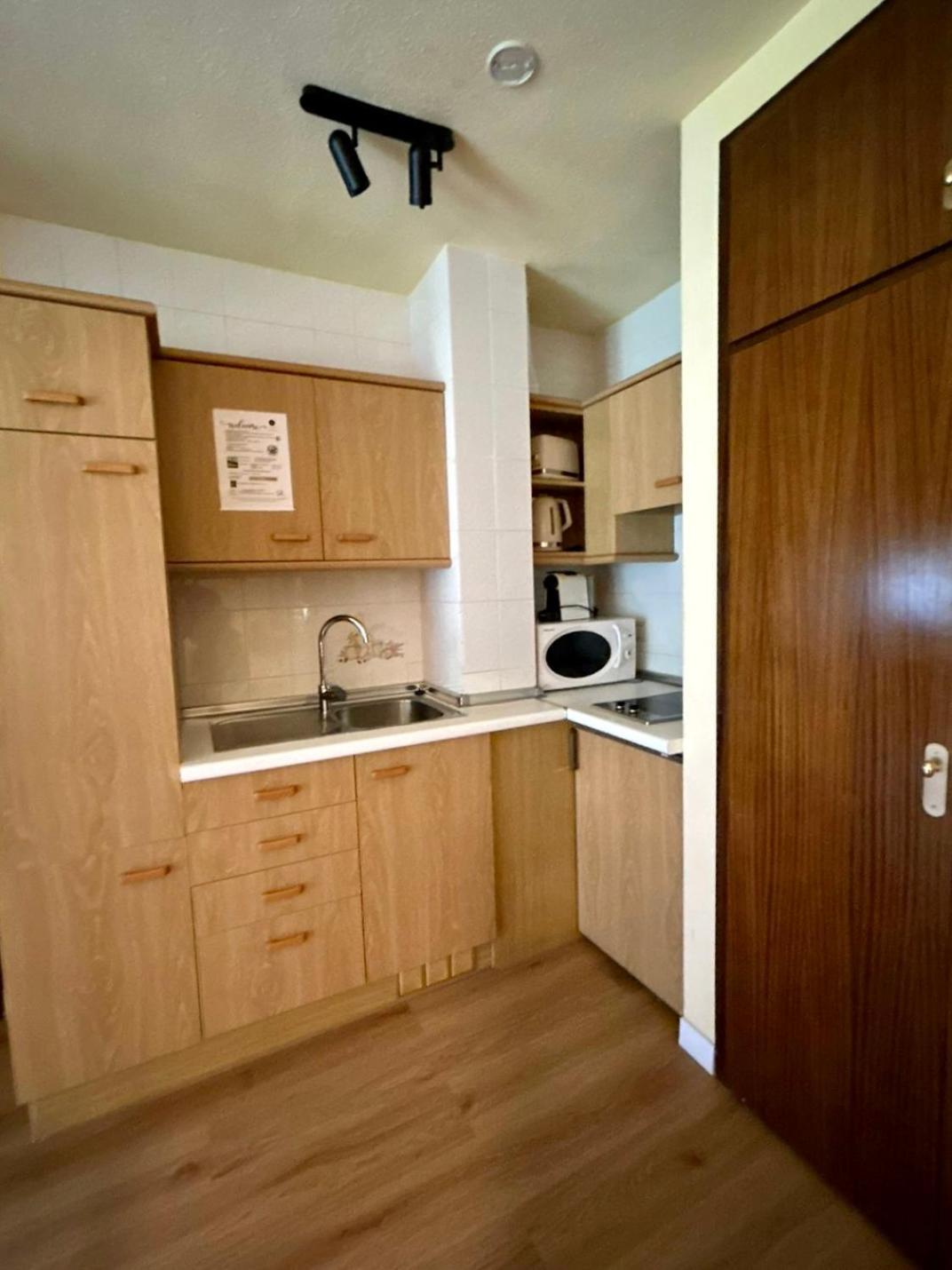 Apartamentos Turisticos Poblado Arinsal Bagian luar foto