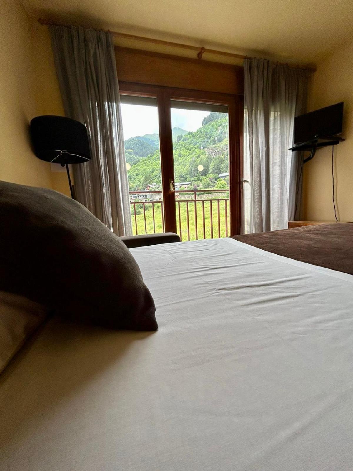 Apartamentos Turisticos Poblado Arinsal Bagian luar foto