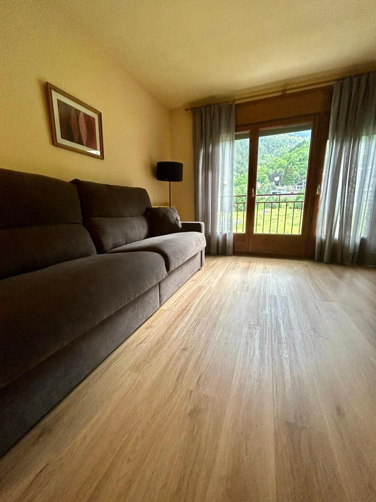 Apartamentos Turisticos Poblado Arinsal Bagian luar foto