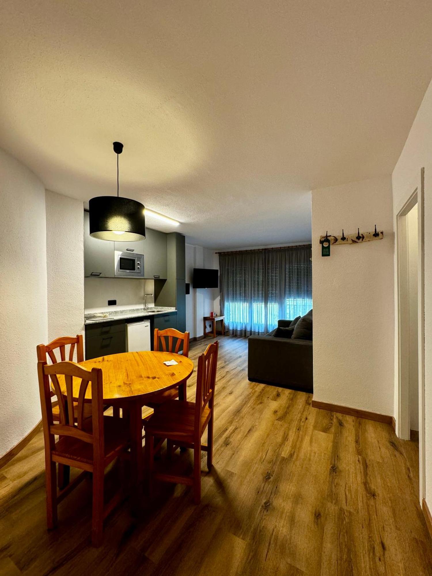 Apartamentos Turisticos Poblado Arinsal Bagian luar foto