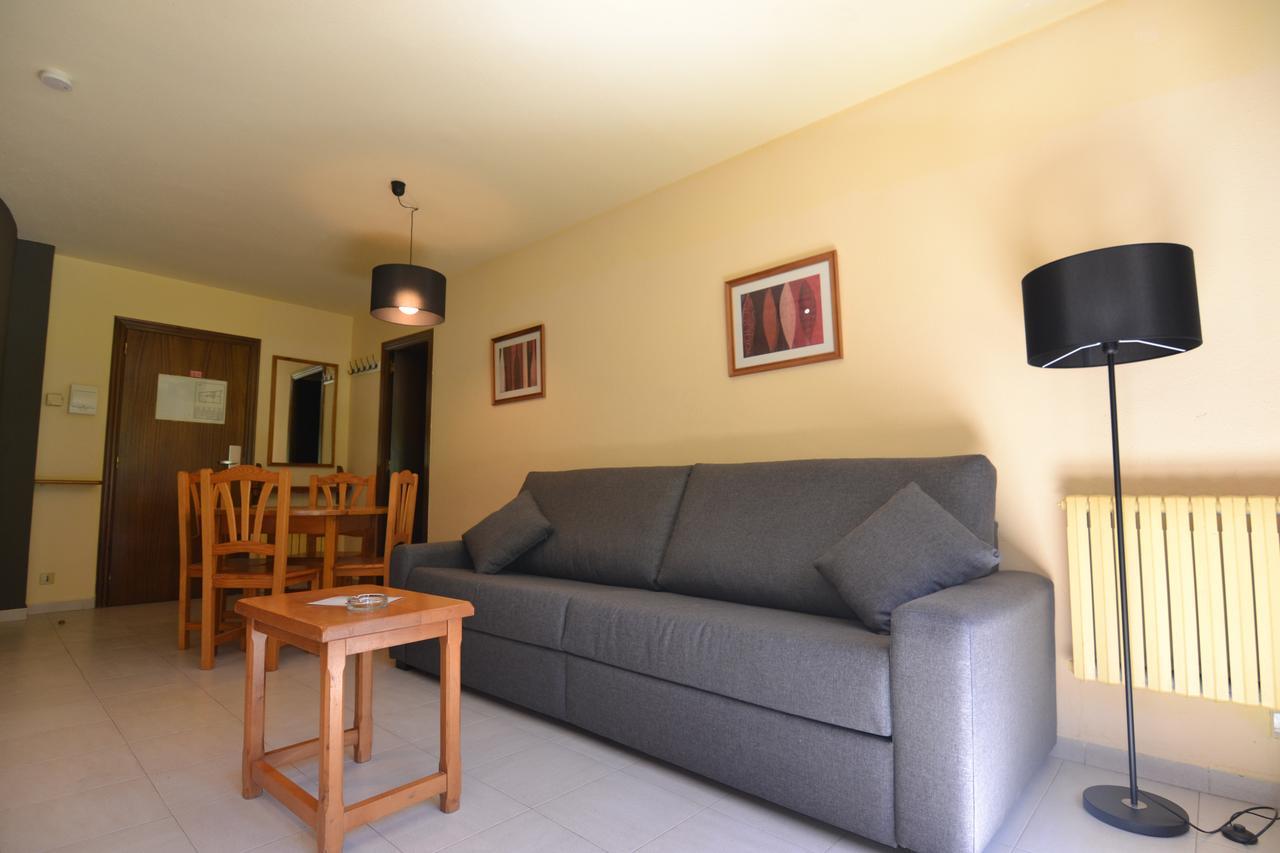 Apartamentos Turisticos Poblado Arinsal Bagian luar foto