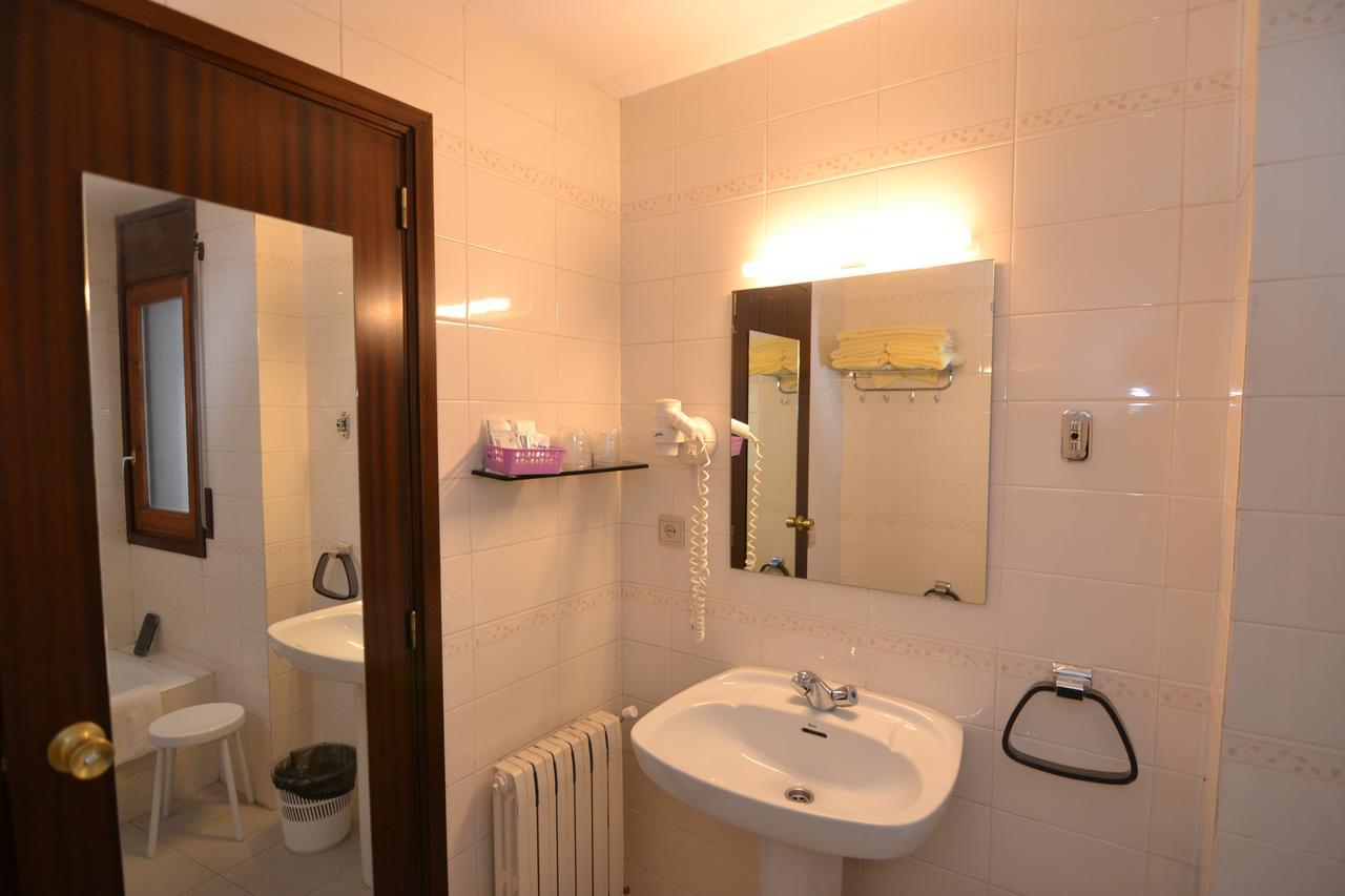 Apartamentos Turisticos Poblado Arinsal Bagian luar foto