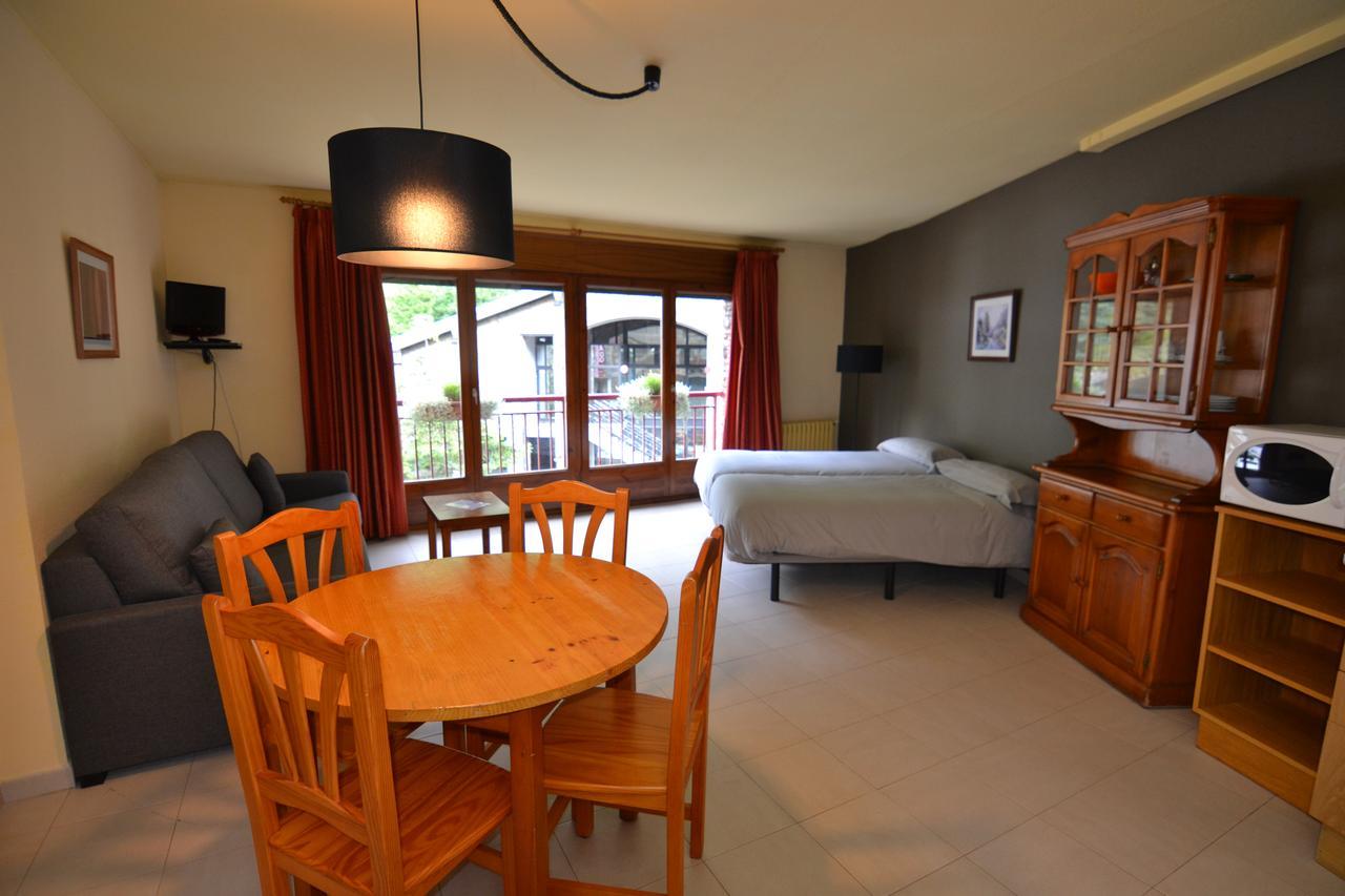Apartamentos Turisticos Poblado Arinsal Bagian luar foto