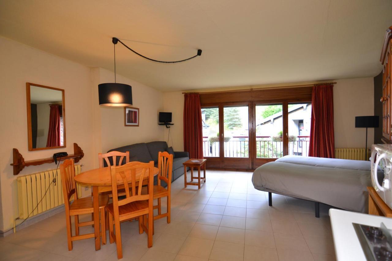 Apartamentos Turisticos Poblado Arinsal Bagian luar foto
