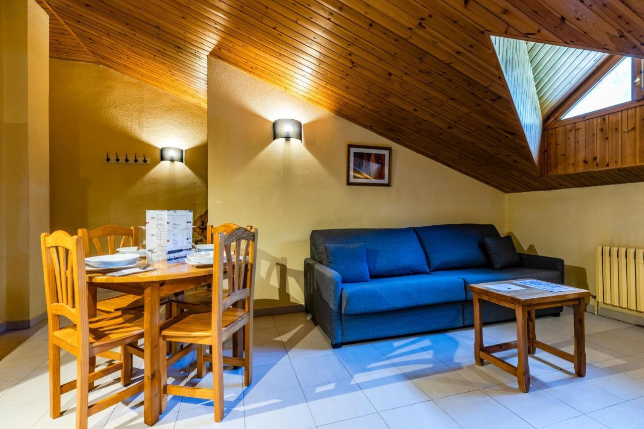 Apartamentos Turisticos Poblado Arinsal Bagian luar foto