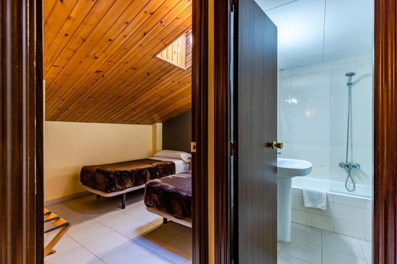Apartamentos Turisticos Poblado Arinsal Bagian luar foto